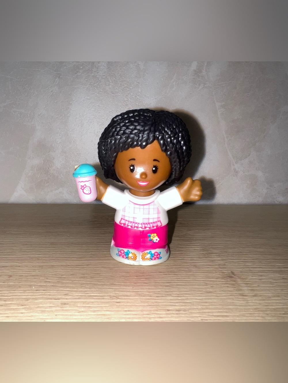💕 Fisher-Price Little People Barbie Collection Figure – Smoothie/Drink Girl